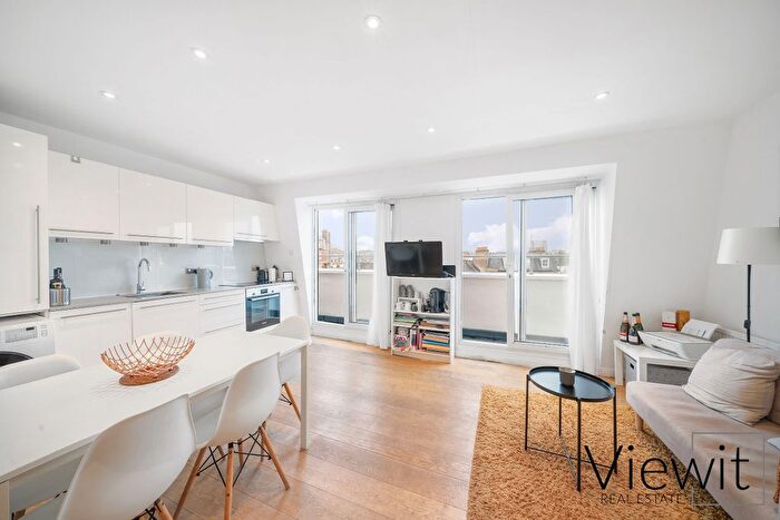 2 Bedroom Flat For Sale In Westbourne Grove, London, W11