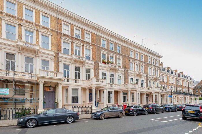 2 Bedroom Flat To Rent In Earl's Court Square, London SW5