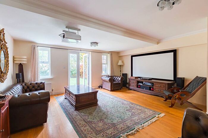 1 Bedroom Flat To Rent In Osier Crescent, Muswell Hill, London, N10