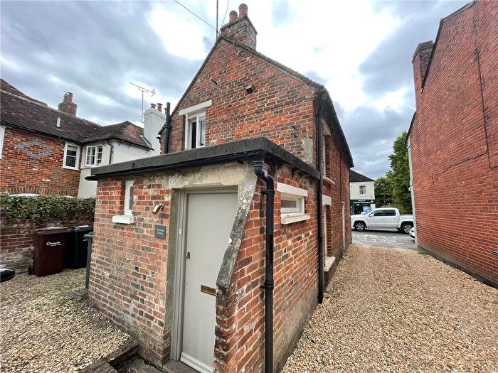 2 Bedroom Flat To Rent In High Street, Stockbridge, Hampshire, SO20