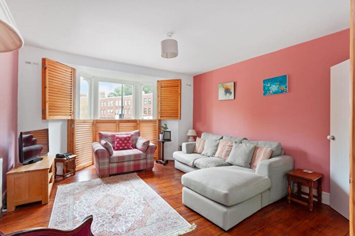 2 Bedroom Flat For Sale In Brooke Road, London, N16