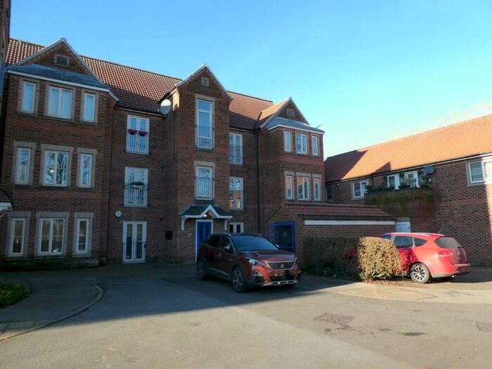 2 Bedroom Flat To Rent In West Street, Thorne, DN8