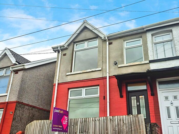 3 Bedroom End Of Terrace House To Rent In Eastville Rd, Glynebwy, NP23