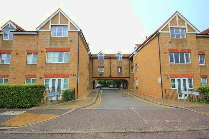 2 Bedroom Flat To Rent In Maddison Court, Great Northway, London- Two Double Bedroom, Two Bathroom Ground Floor Property With Gated Parking, NW4