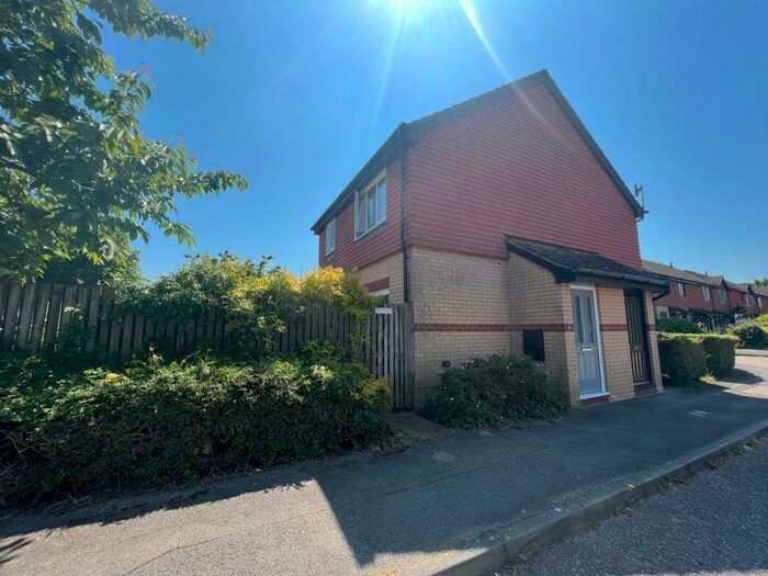 1 Bedroom Cluster House To Rent In Pettingrew Close, Walnut Tree, Milton Keynes, MK7