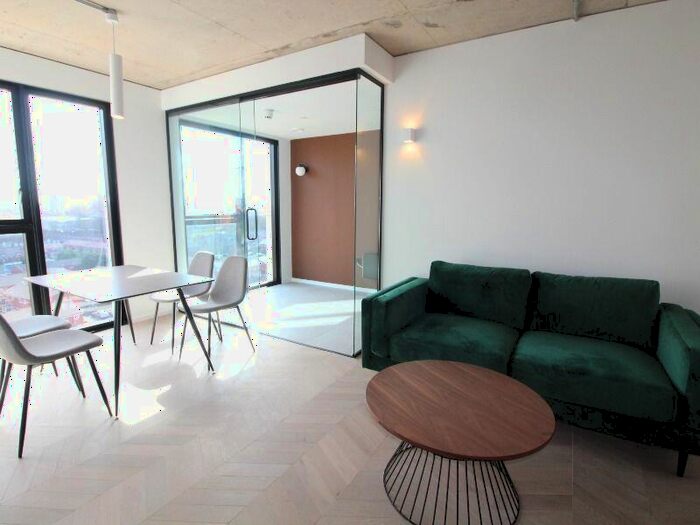 2 Bedroom Apartment To Rent In St George's Gardens, A Spinners Way, M15