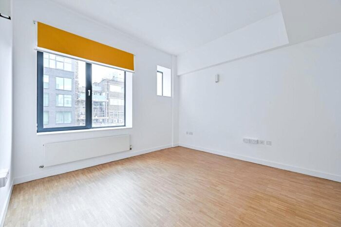 3 Bedroom Flat For Sale In Leather Lane, Clerkenwell, London, EC1N - Photo 8