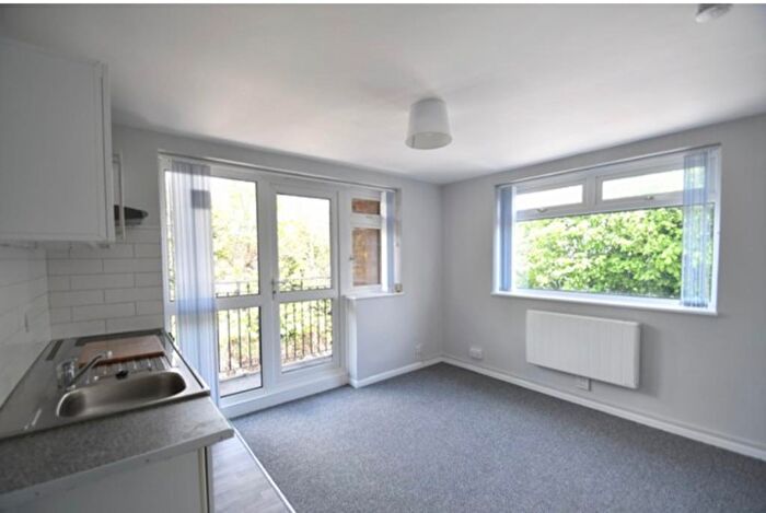 Studio To Rent In The Approach, Orpington, Kent, BR6