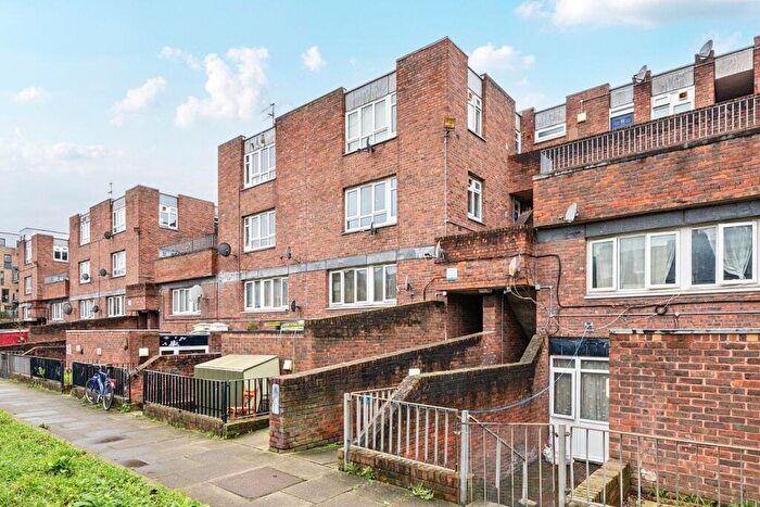 1 Bedroom Flat For Sale In Carlton Grove, Peckham, London, SE15
