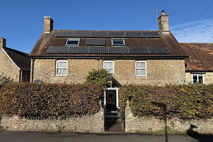 3 Bedroom Semi-Detached House For Sale In Marsh Lane, Henstridge, Templecombe, BA8