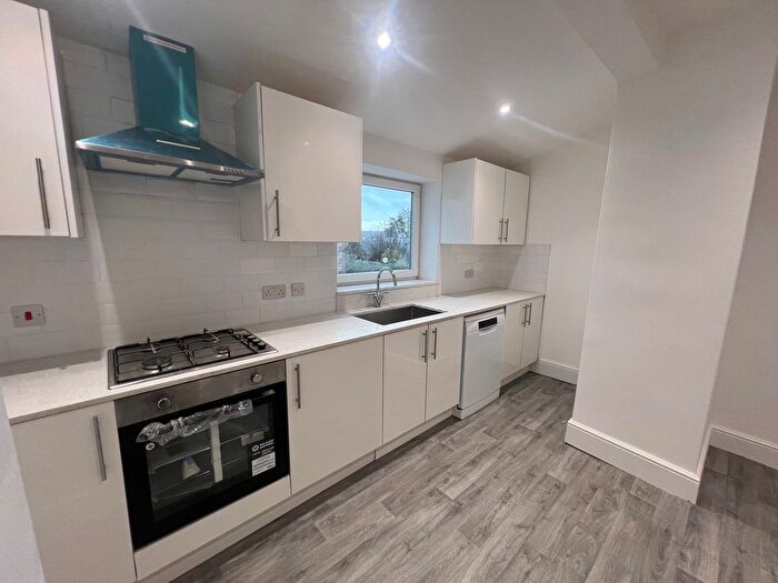 2 Bedroom Flat To Rent In Windsor Terrace, Penarth, CF64