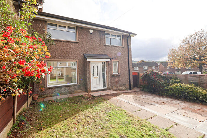 3 Bedroom Mews For Sale In Queens Drive, Glossop, SK13