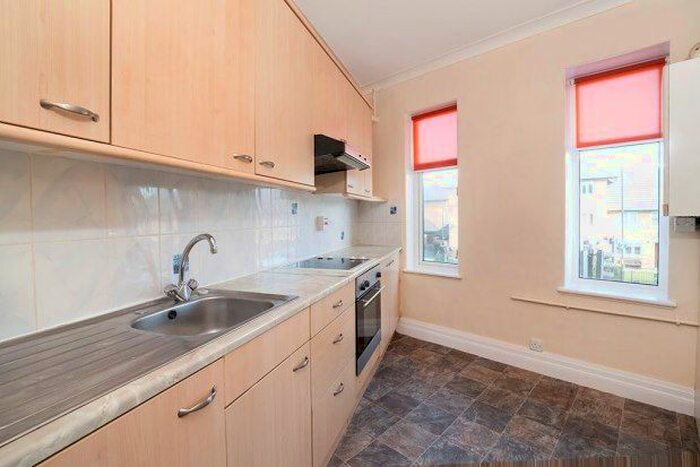 2 Bedroom Flat To Rent In Crichton Avenue, York, YO30