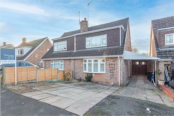 3 Bedroom Semi-Detached House For Sale In Hawkwood Crescent, Worcester, WR2