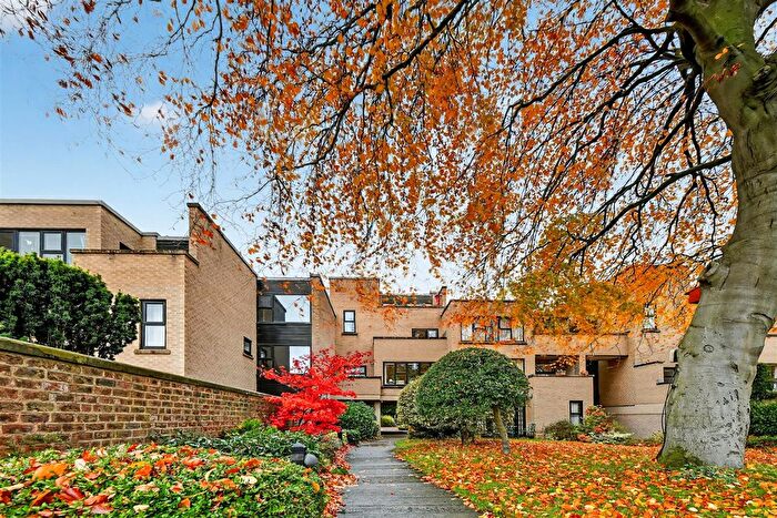 2 Bedroom Flat For Sale In Ouse Lea, York, YO30