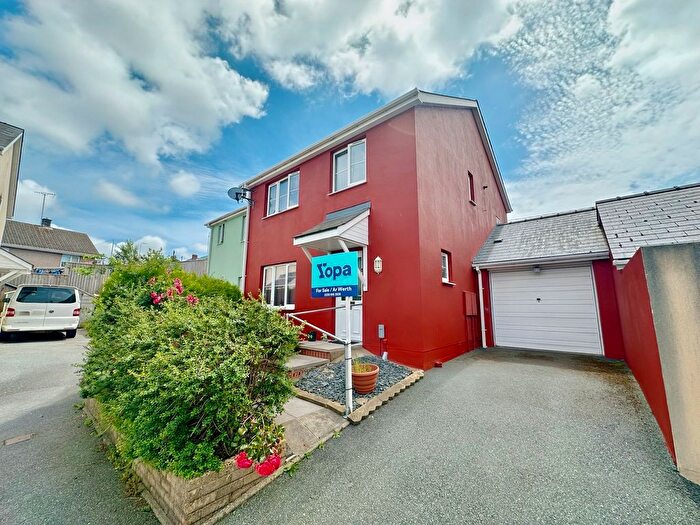 3 Bedroom Semi-Detached House For Sale In Hubberston Court, Milford Haven, SA73
