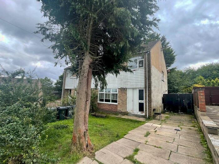 3 Bedroom Semi-Detached House To Rent In Heather Grove, Bradford, West Yorkshire, BD9