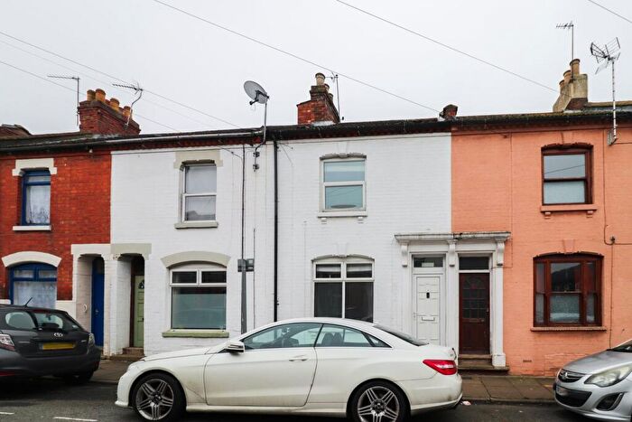 4 Bedroom House Of Multiple Occupation For Sale In Charles Street, Northampton, NN1