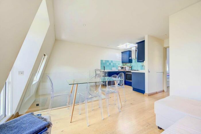1 Bedroom Flat To Rent In Kempsford Gardens, Earls Court, London, SW5