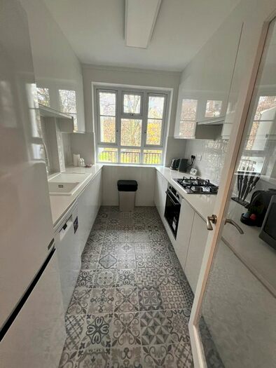 2 Bedroom Flat To Rent In White City Estate, London, W12