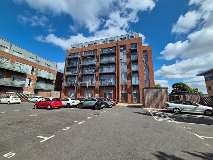 1 Bedroom Flat For Sale In Bridge Road East, Welwyn Garden City, AL7