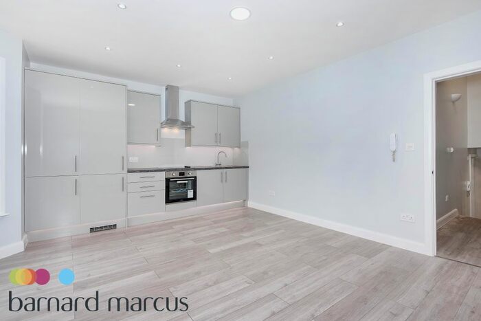 3 Bedroom Flat To Rent In Burnfoot Avenue, London, SW6