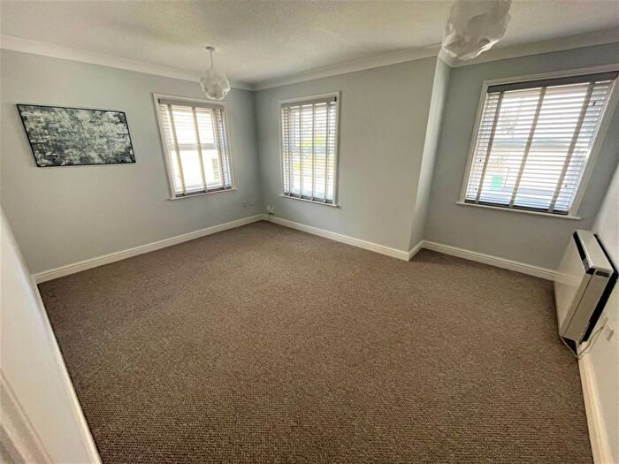 1 Bedroom Flat To Rent In Hewlett Road, Berkeley Lodge Hewlett Road, GL52