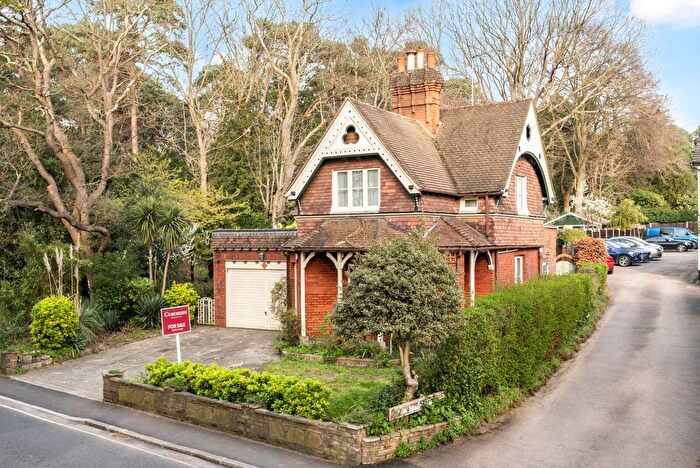 3 Bedroom Detached House For Sale In Brooklands Road, Weybridge, KT13