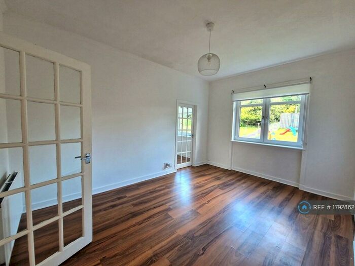 3 Bedroom Flat To Rent In Dundee Drive, Glasgow, G52