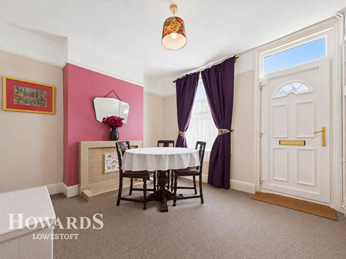 3 Bedroom Terraced House For Sale In May Road, Lowestoft, NR32