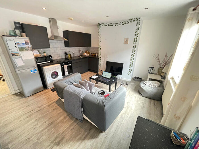 1 Bedroom Apartment To Rent In Ground Floor Flat, Providence Avenue, Leeds, West Yorkshire, LS6