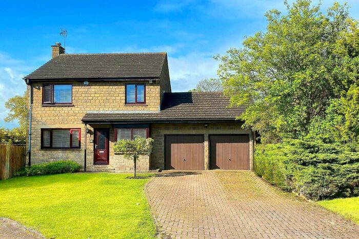4 Bedroom Detached House For Sale In Moor Park Close, Beckwithshaw, Harrogate, HG3