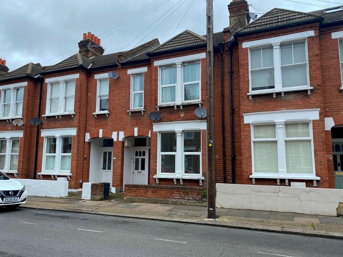 2 Bedroom Flat To Rent In Glasford Street, London, SW17