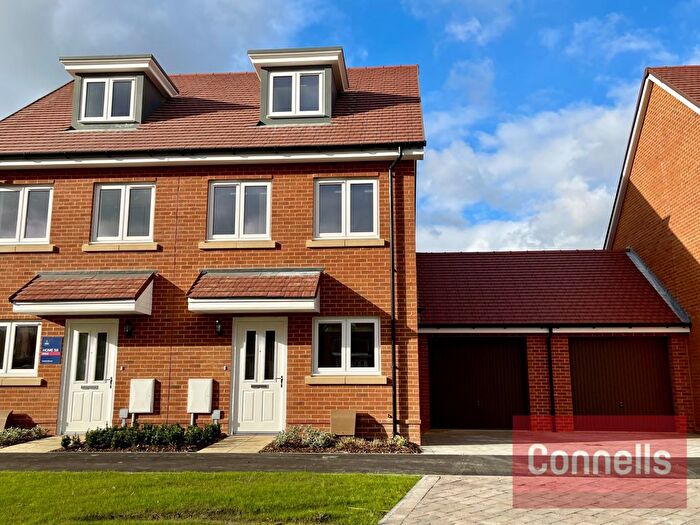 3 Bedroom Semi-Detached House To Rent In Spruce Hill Brook, Faygate, Horsham, RH12