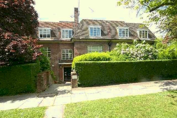 3 Bedroom Flat To Rent In Falloden Court, Hampstead Garden Suburb, NW11