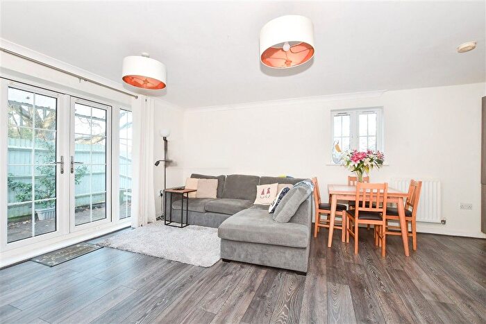 2 Bedroom Flat For Sale In Sycamore Drive, Burgess Hill, West Sussex, RH15