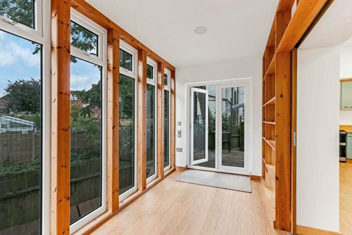 2 Bedroom Apartment To Rent In Finchley Road, West Hampstead, NW3