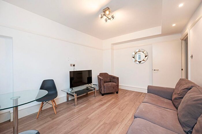 1 Bedroom Flat For Sale In White Rose Court, Widegate Street, Spitalfields, London, E1
