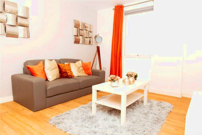 3 Bedroom Flat To Rent In The Plaza, Advent Way, Ancoats, Manchester, M4