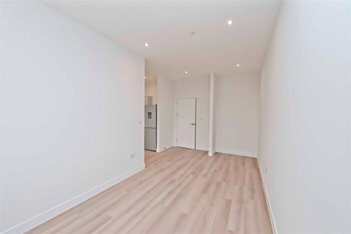 1 Bedroom Flat To Rent In High Street, Cowley, Uxbridge, UB8