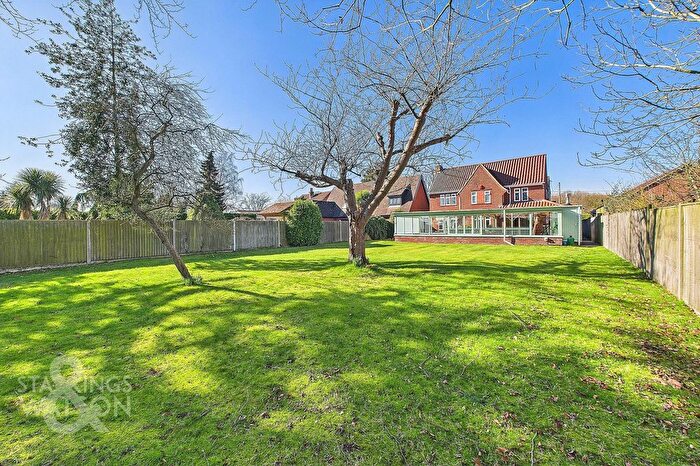 4 Bedroom Detached House For Sale In Salhouse Road, Rackheath, Norwich, NR13