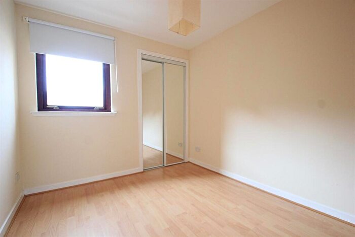 2 Bedroom Apartment To Rent In Meadow Park Street, Dennistoun, G31