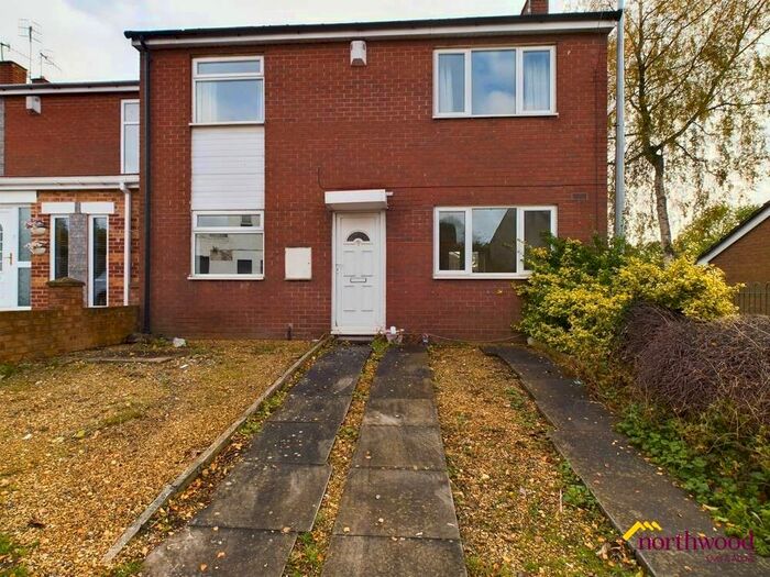 3 Bedroom Town House To Rent In Burgess Street, Middleport, Stoke-On-Trent, ST6