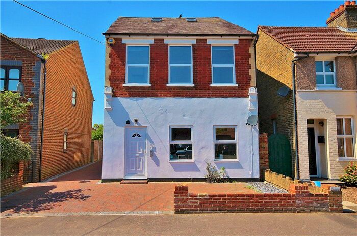 1 Bedroom Flat To Rent In Stanwell Road, Ashford, Surrey, TW15