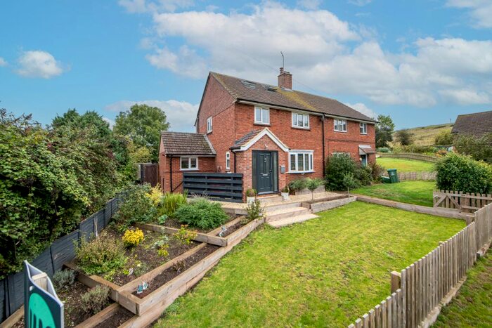 3 Bedroom Semi-Detached House For Sale In North End Road, Quainton, Aylesbury, HP22