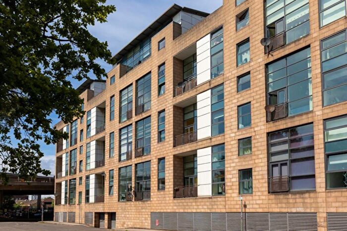 3 Bedroom Flat For Sale In Carnoustie Street, Glasgow, G5