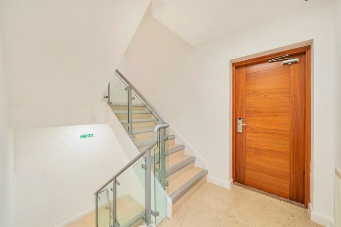 2 Bedroom Flat To Rent In A Maygrove Road, London, NW6