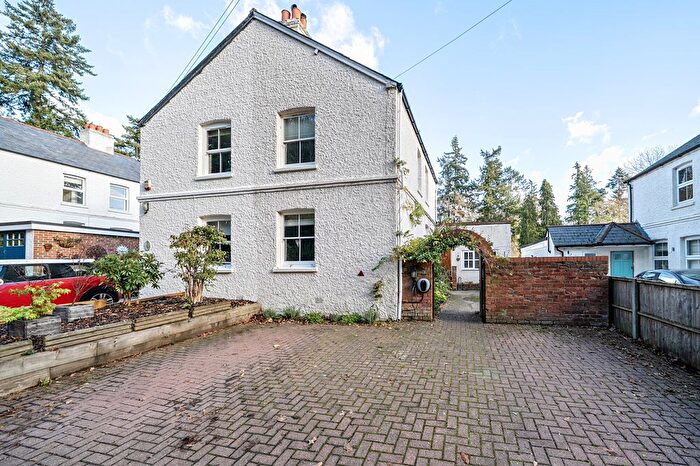 3 Bedroom Semi-Detached House For Sale In Hamlash Lane, Farnham, GU10