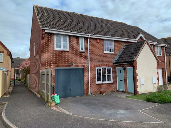 4 Bedroom Semi-Detached House To Rent In Rush Close, Bristol, BS32