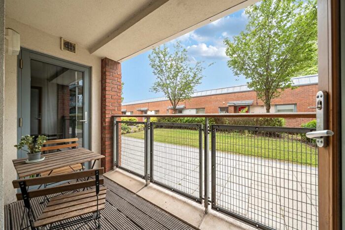2 Bedroom Apartment For Sale In Broad Weir, Bristol, BS1